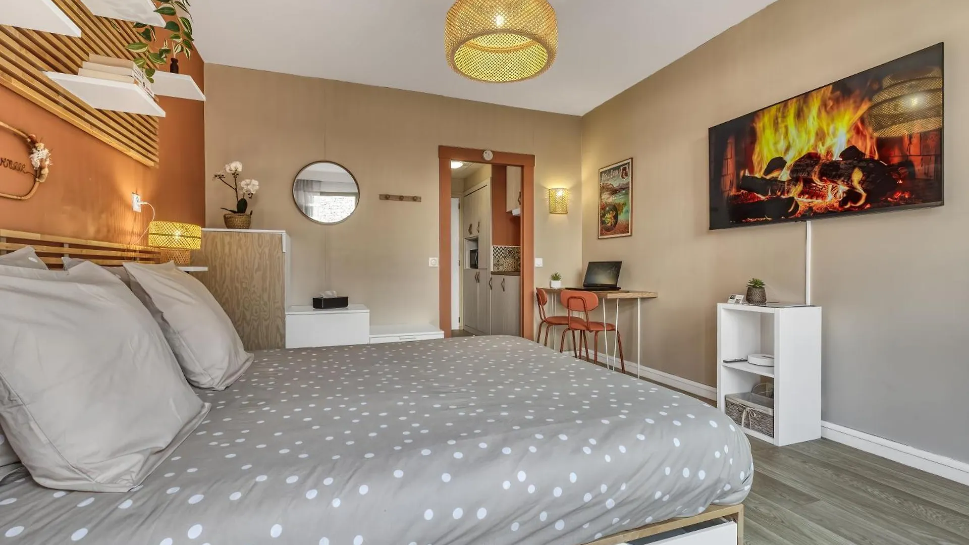 Studio Victoria Spa, Au Coeur Du Centre-Ville Cabine Hammam -Wifi -Grand Lit Double Queen Size 160X200Cm Aix-les-Bains 0*,  France